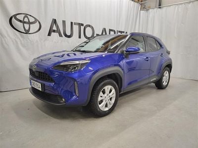Käytetty Toyota Yaris Cross Plus 116 HP (85 kW) 2024 Sininen Katumaasturi