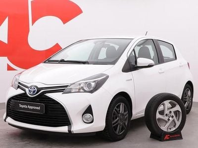 Valkoinen Käytetty 2016 Toyota Yaris Hybrid Active Viistoperä | 14 990 € (Perustarjous)