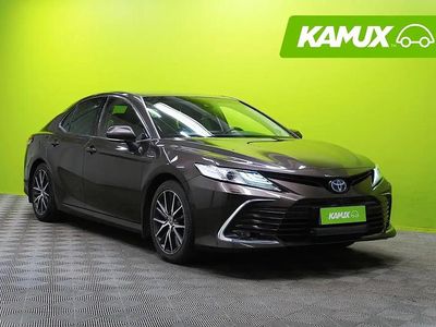 Ruskea Käytetty 2023 Toyota Camry Premium Sedan | 32 800 € (Perustarjous)