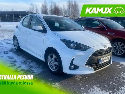 Käytetty Toyota Yaris Hybrid Active 116 HP (85 kW) 2024 Valkoinen Sedan