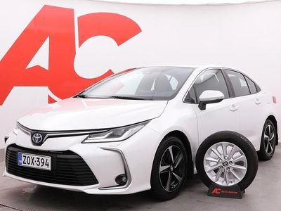 Valkoinen Käytetty 2023 Toyota Corolla Active Sedan | 27 590 € (Hieman kallis)