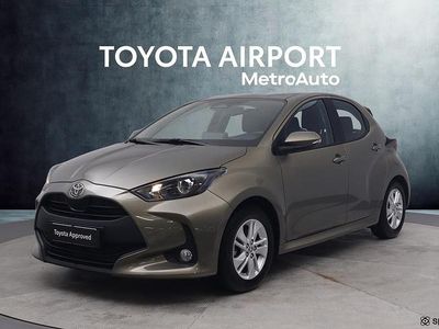 Ruskea Käytetty 2023 Toyota Yaris Hybrid Active Viistoperä | 21 790 € (Perustarjous)