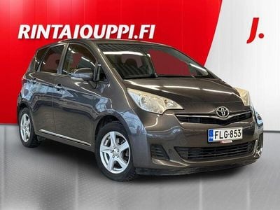 Käytetty Toyota Verso-S Active 99 HP (72 kW) 2014 Harmaa Tila-auto