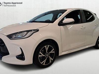 Valkoinen Käytetty 2024 Toyota Yaris Edition Viistoperä | 24 890 € (Kallis)