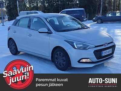 Käytetty Hyundai i20 75 HP (55 kW) 2017 Hopea Viistoperä