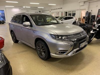 Käytetty 2020 Mitsubishi Outlander P-HEV Instyle Katumaasturi | 23 800 € (Perustarjous)