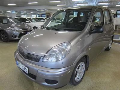 Käytetty Toyota Yaris 75 HP (55 kW) 2003 Hopea Farmari