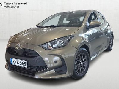 Ruskea Käytetty 2024 Toyota Yaris Hybrid Active Viistoperä | 24 890 € (Hieman kallis)