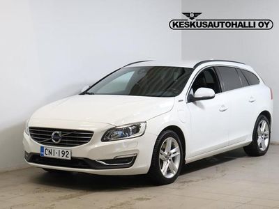 Käytetty Volvo V60 Momentum 163 HP (119 kW) 2017 Valkoinen Farmari