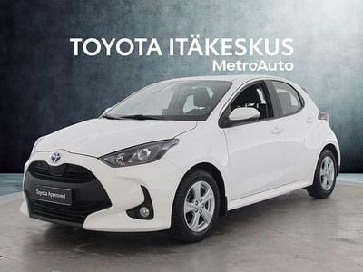 Valkoinen Käytetty 2023 Toyota Yaris Active Viistoperä | 21 390 € (Perustarjous)
