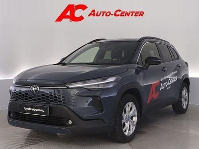 Harmaa Käytetty 2025 Toyota Corolla Cross Katumaasturi | 43 990 € (Kallis)
