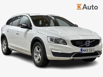 Käytetty 2015 Volvo V60 CC Momentum Farmari | 13 900 € (Perustarjous)