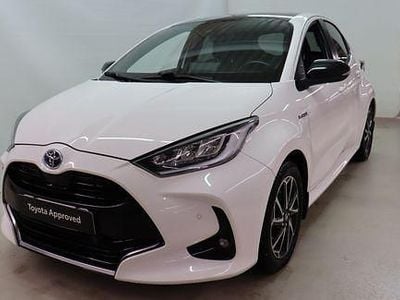 Käytetty Toyota Yaris Premium 114 HP (83 kW) 2021 Valkoinen Viistoperä