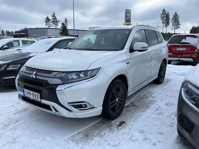 Käytetty Mitsubishi Outlander P-HEV Instyle 135 HP (99 kW) 2020 Katumaasturi