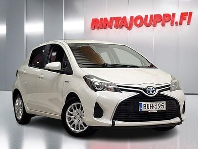 Valkoinen Käytetty 2015 Toyota Yaris Hybrid Active Viistoperä | 11 290 € (Kallis)