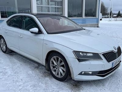 Käytetty Skoda Superb LAURIN & KLEMENT 190 HP (139 kW) 2016 Valkoinen Sedan