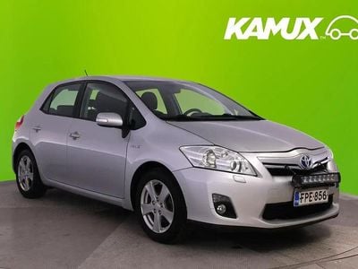 Hopea / harmaa Käytetty 2012 Toyota Auris Hybrid Plus Sedan | 7 800 € (Perustarjous)