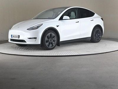 Käytetty 2024 Tesla Model Y Long Range AWD Katumaasturi | 42 800 € (Hieman kallis)