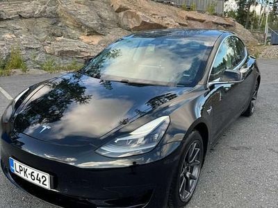 Käytetty 2020 Tesla Model 3 Standard Range Plus Sedan | 22 200 € (Hieman kallis)