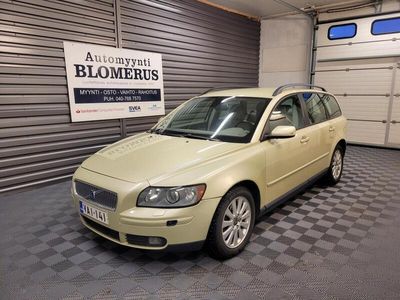 käytetty Volvo V50 2.4i Automaatti täydellinen huoltokirja.