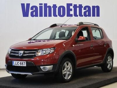 Käytetty Dacia Sandero Prestige 90 HP (66 kW) 2015 Punainen Viistoperä