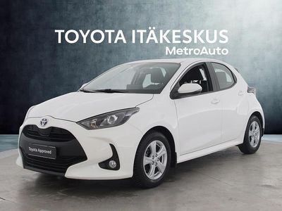 Valkoinen Käytetty 2023 Toyota Yaris Hybrid Active Viistoperä | 21 390 € (Perustarjous)
