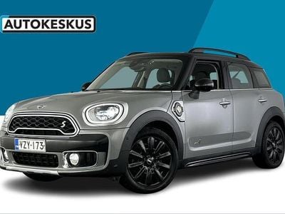 Harmaa Käytetty 2018 Mini Cooper Countryman Essential Katumaasturi | 17 990 € (Perustarjous)