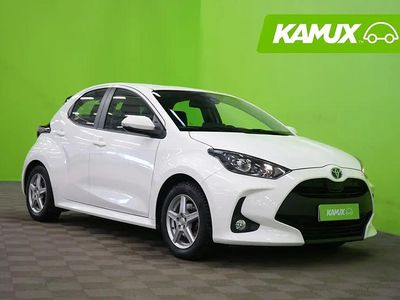 Käytetty Toyota Yaris Hybrid Active 116 HP (85 kW) 2024 Valkoinen Sedan