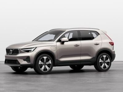 Käytetty 2020 Volvo XC40 Momentum Katumaasturi | 54 242 €