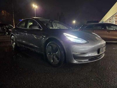 Harmaa Käytetty 2019 Tesla Model 3 Standard Range Sedan | 25 800 € (Perustarjous)