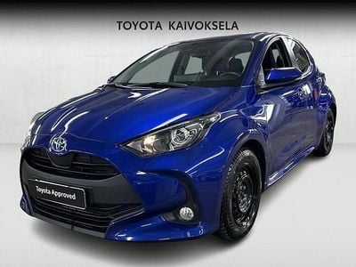 Käytetty Toyota Yaris Hybrid Active 116 HP (85 kW) 2024 Sininen Viistoperä