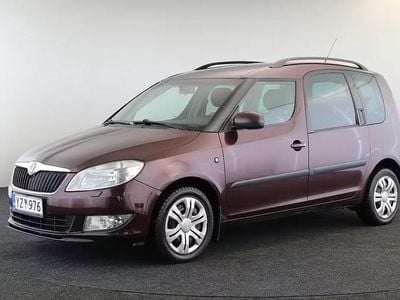 Käytetty Skoda Roomster Ambiente 105 HP (77 kW) 2011 Punainen Tila-auto