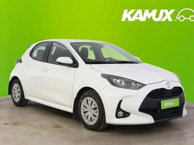 Valkoinen Käytetty 2021 Toyota Yaris Multidrive S Sedan | 15 190 € (Hyvä tarjous)