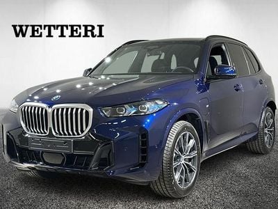 Sininen Uusi 2025 BMW X5 M Sport Katumaasturi | 117 900 €