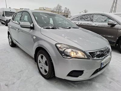 Käytetty Kia Ceed LX 105 HP (77 kW) 2011 Hopea Viistoperä
