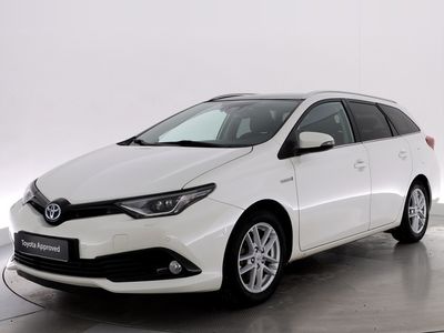 käytetty Toyota Auris Touring Sports 1,8 Hybrid Style *Panorama-kattoikkuna*Vetokoukku* - *Suomi-auto* Approved - 12 kk maksuton vaihtoautoturva ilman kilometrirajoitusta*