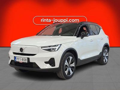 Valkoinen Käytetty 2023 Volvo XC40 Core Katumaasturi | 37 580 € (Perustarjous)
