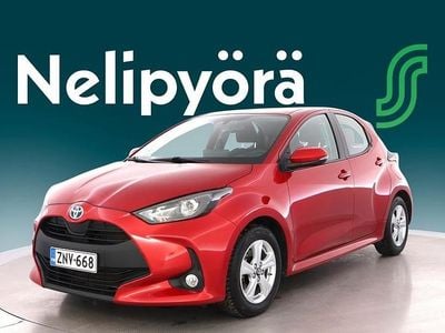 Käytetty Toyota Yaris Hybrid Active 116 HP (85 kW) 2022 Punainen Viistoperä