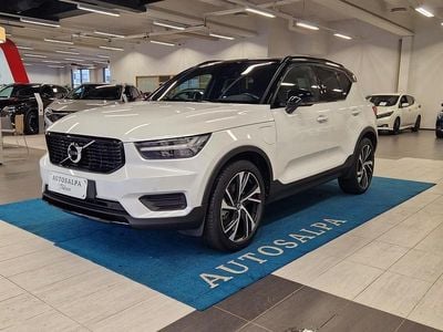 Valkoinen Käytetty 2020 Volvo XC40 R-Design Katumaasturi | 32 900 € (Perustarjous)