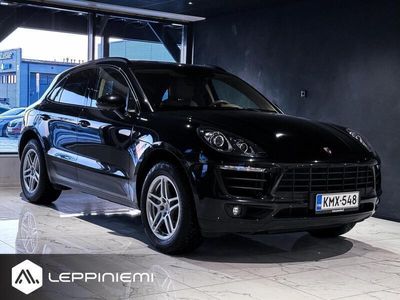 käytetty Porsche Macan S Diesel / Vetokoukku / Panorama / P.Kamera / 14-penkit / Webasto / 19" Macan Turbo vanteet / PDLS+ / PASM / PDK /