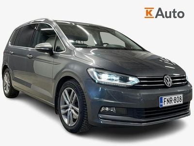 Käytetty VW Touran Style 150 HP (110 kW) 2020 Harmaa Tila-auto