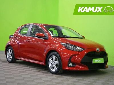Käytetty Toyota Yaris Hybrid Active 116 HP (85 kW) 2022 Punainen Sedan
