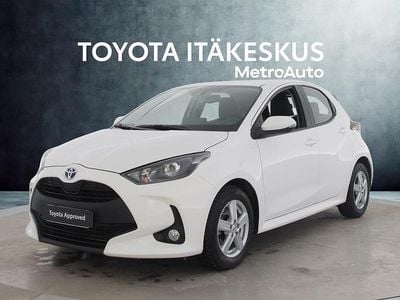 Käytetty Toyota Yaris Hybrid Active 116 HP (85 kW) 2023 Valkoinen Viistoperä