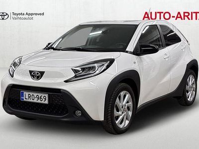 Valkoinen Käytetty 2022 Toyota Aygo X Multidrive S Katumaasturi | 17 890 € (Kallis)