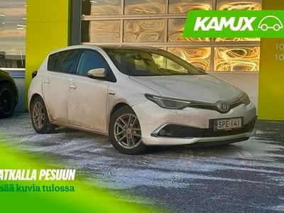 Valkoinen Käytetty 2017 Toyota Auris Hybrid Executive Sedan | 16 900 € (Perustarjous)