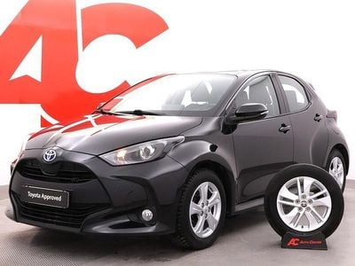 Käytetty Toyota Yaris Hybrid Active 116 HP (85 kW) 2022 Musta Viistoperä