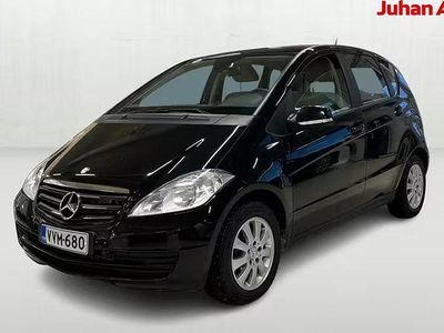 Käytetty Mercedes A180 Business 122 HP (89 kW) 2011 Musta Viistoperä