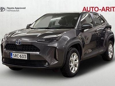 Harmaa Käytetty 2024 Toyota Yaris Cross Active Katumaasturi | 26 550 € (Perustarjous)