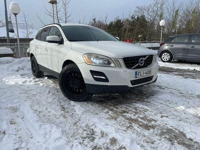 Käytetty Volvo XC60 Momentum 163 HP (119 kW) 2009 Katumaasturi