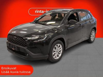 Musta Käytetty 2025 Toyota Corolla Cross Active Katumaasturi | 42 800 € (Perustarjous)